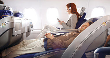 lufthansa business class carry on allowance