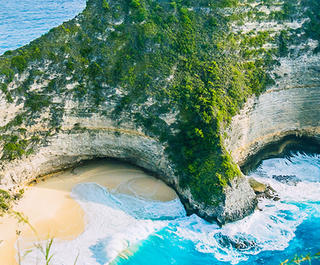 A view of one of Bali's beautiful beaches, which can be enjoyed with a holiday package from Flight Centre South Africa.