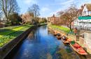 Stroll along the waterways